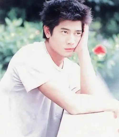 身为80 90年代的四大天王之一,郭富城可以说是颜值同舞蹈实力的担当