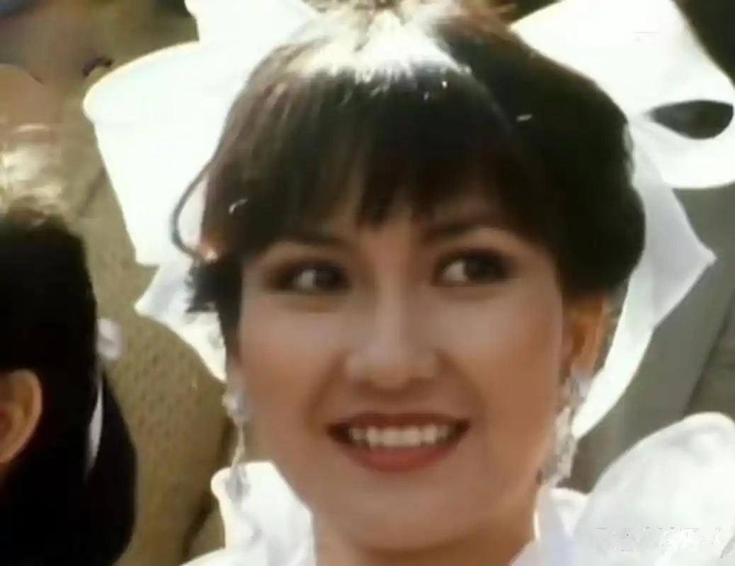 20岁陈美琪和马清伟结婚照曝光,她和赵雅芝长得有点像呢!