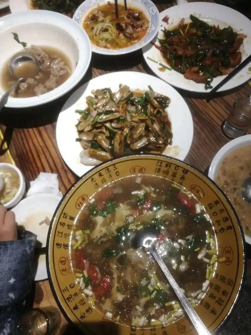 2021年10月17日晚,我回到老家,于县城一家小饭馆吃饭. - 抖音