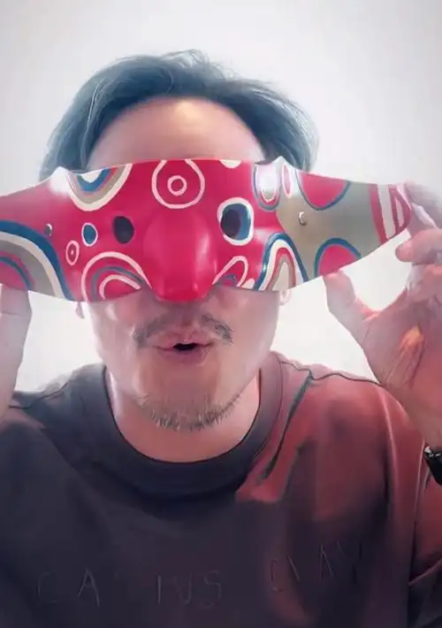 笑不活了,吴彦祖又戴上了面具,我却笑死在网友评论区里