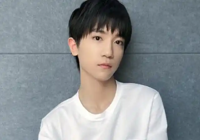 阳光男生黑色发型效果图_男生发型_西子美发网