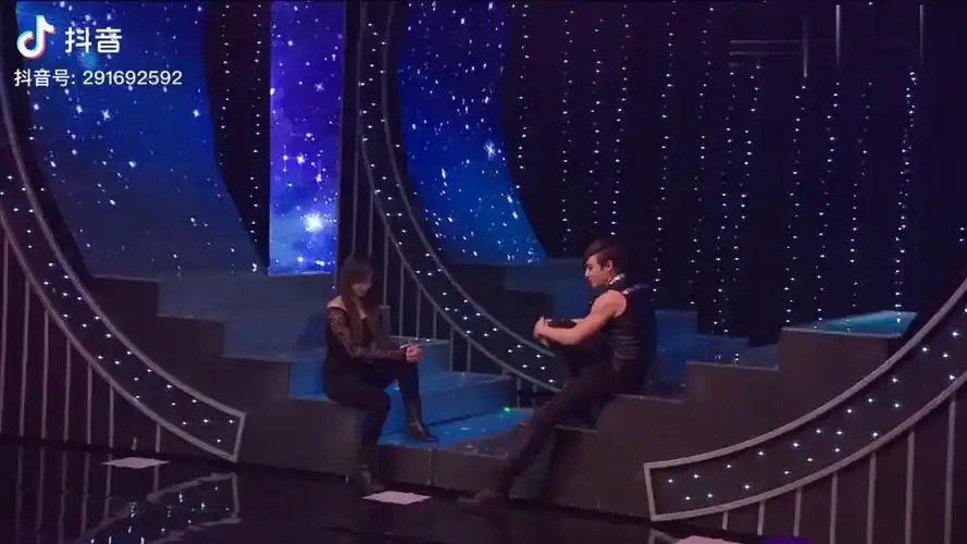 尼坤宋茜年末舞台大放送,这个爱意真的藏不住呀