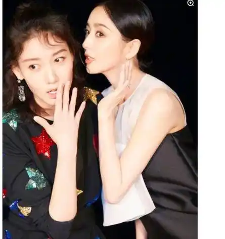 高露大气不计较,昔日和闺蜜拍写真,当佟丽娅背景对镜还微笑_因为_画面