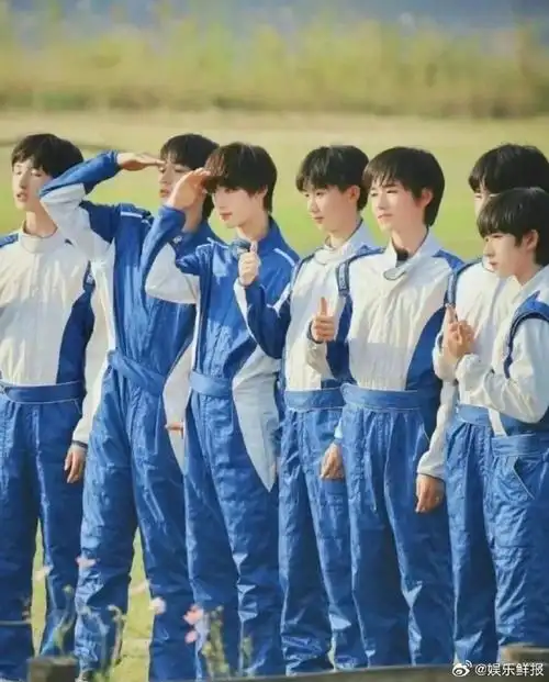 帅的人果然不管怎么拍都是帅的,完全不用挑什么角度～时代少年团超话