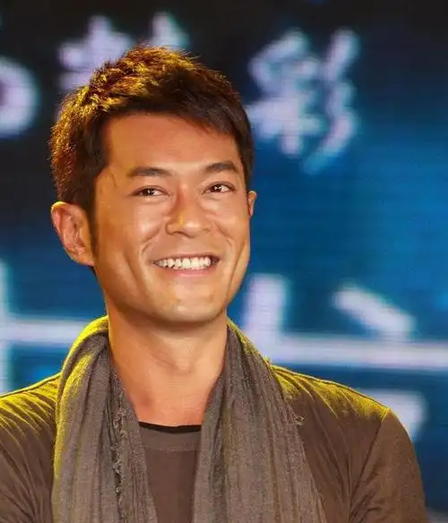 53岁古天乐,头发稀疏脸像"蜡像人",身家过亿至今未结婚生子