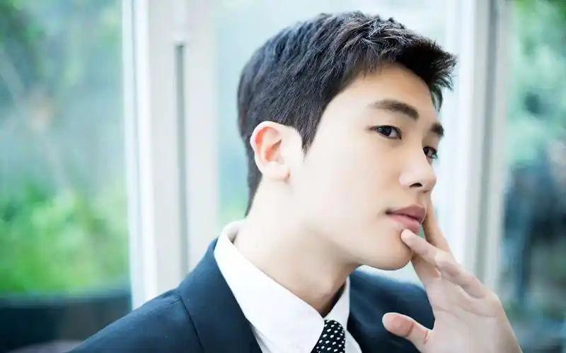韩剧suits朴炯植帅气图片桌面壁纸