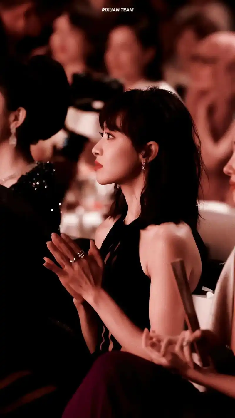 是我的在逃公主呀～#宋茜 #宋茜时尚芭莎 #宋茜victor - 抖音