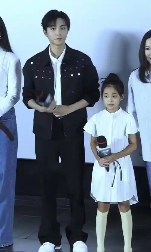 梅婷女儿和王俊凯拍电影!