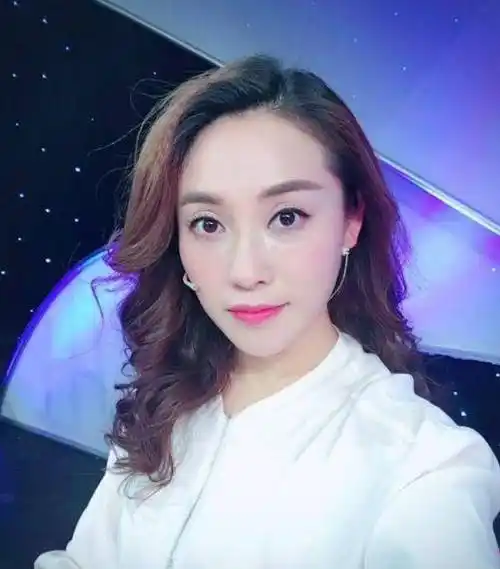 42岁美女主持朱赤丹:高龄备孕,老公希望生两个娃,父母急抱外孙_赵琦鑫