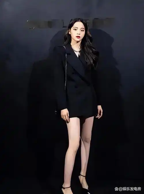 假脸型假头发牙齿造假女明星除了性别还有什么是真的