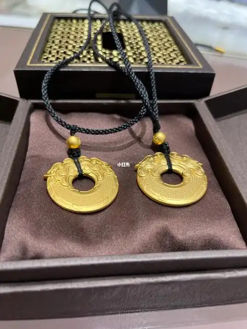 周大福专柜 传承双龙平安扣