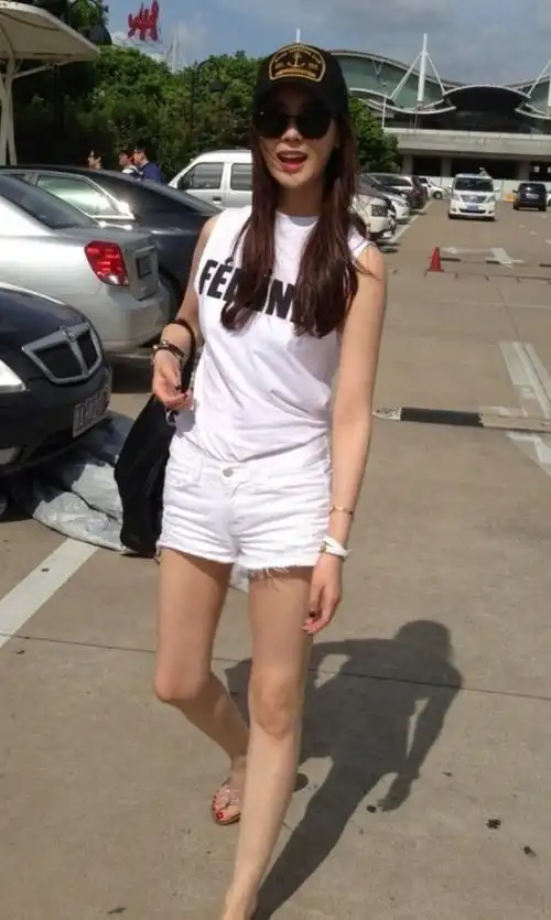 李多海现身被疑再整容