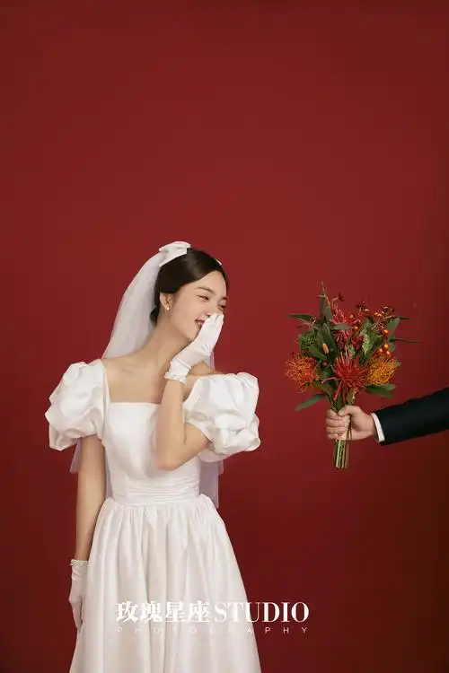 婚纱照这样拍火爆朋友圈丨情绪感红色婚纱照