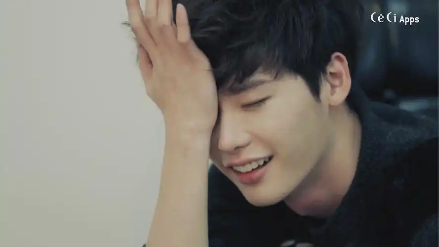 李钟硕桌面主题善意谎言可以弥补矛盾