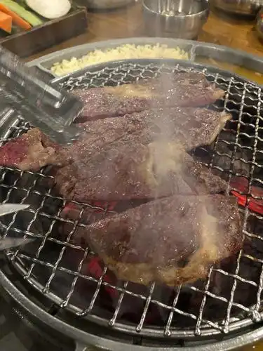 大家先不要讲话,点开照片感受下烤肉的滋滋声