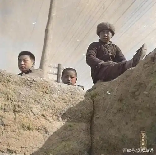 老照片:1941年,日本侵略者为奴役中国人举办的"爱路节"