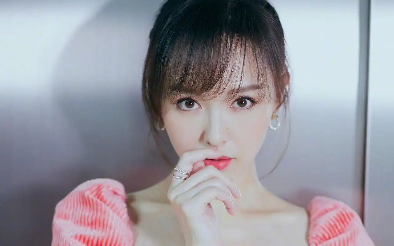 唐嫣甜美粉嫩高清桌面壁纸