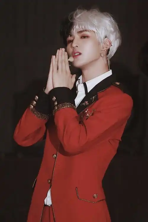 朱正廷真厉害,红发,"阴阳发"都能够完美驾驭,寸头阳刚气十足