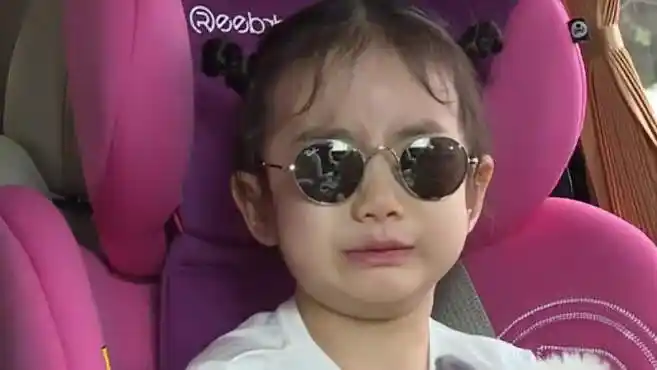 lucky凶戚薇:快叫你老公来抱我下一秒戚薇的反应,简直太搞笑了-娱乐