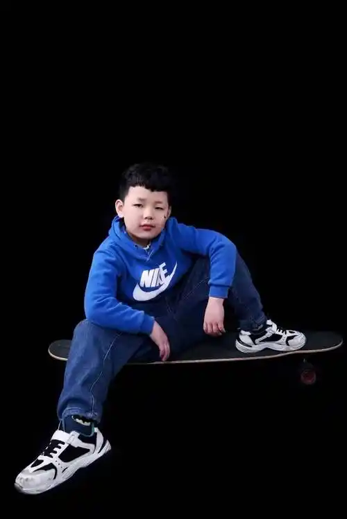 街舞小男孩,王玺枫的街舞启发_运动_小孩子_身体