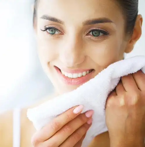 导语:拥有白嫩的肌肤是所有人的梦想,皮肤白皙的人会给人一种很干净