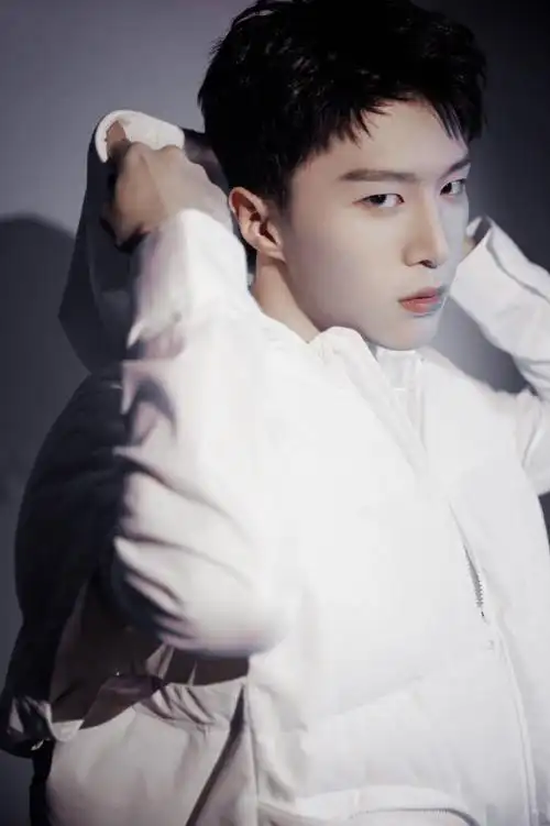 范丞丞tommyhilfiger品牌代言人#丨#范丞丞华莱士丞意满满#    霸