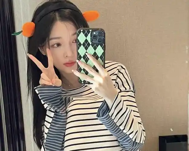 李现绯闻女友怒怼网友承认离过婚被问跟李现恋情去问他啊