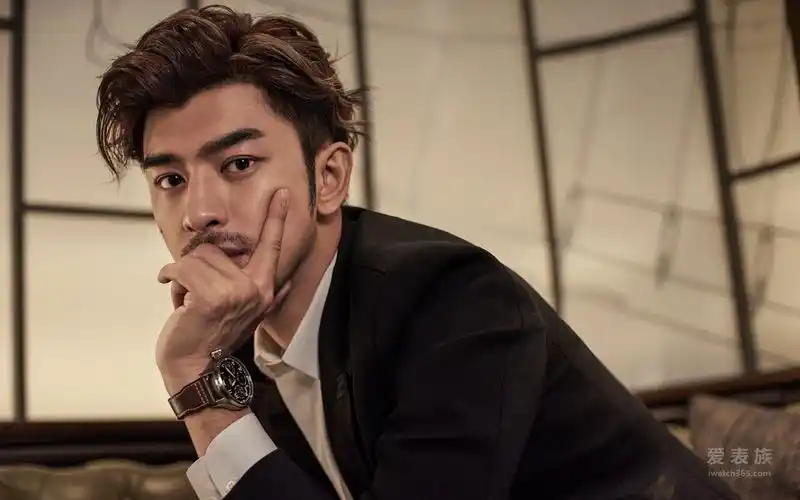 绅士冒险家iwc万国表品牌挚友陈柏霖做客飞行员酒吧