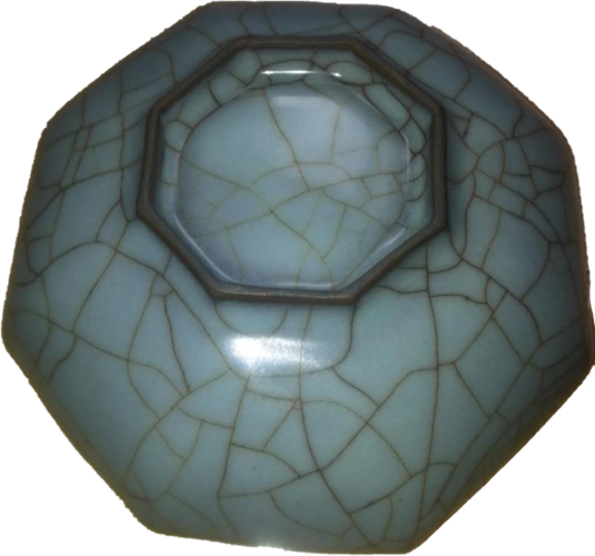 【精品推荐】宋代官窑粉青釉蟮血纹八棱洗赏析