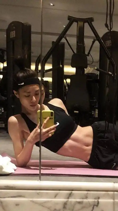 女生多喜欢练马甲线(女神标配有木有)一般男生多喜欢练有块的腹肌