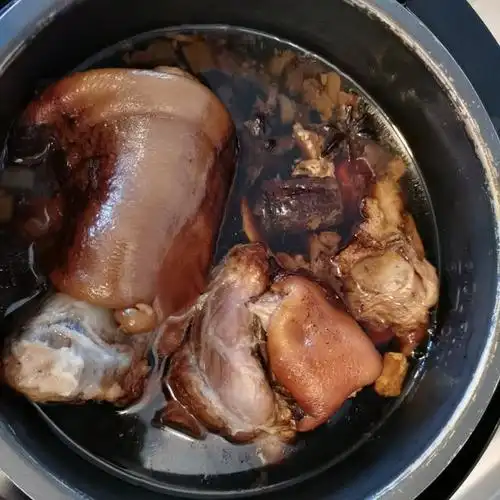 红嘴鸥2做的高压锅酱肘子