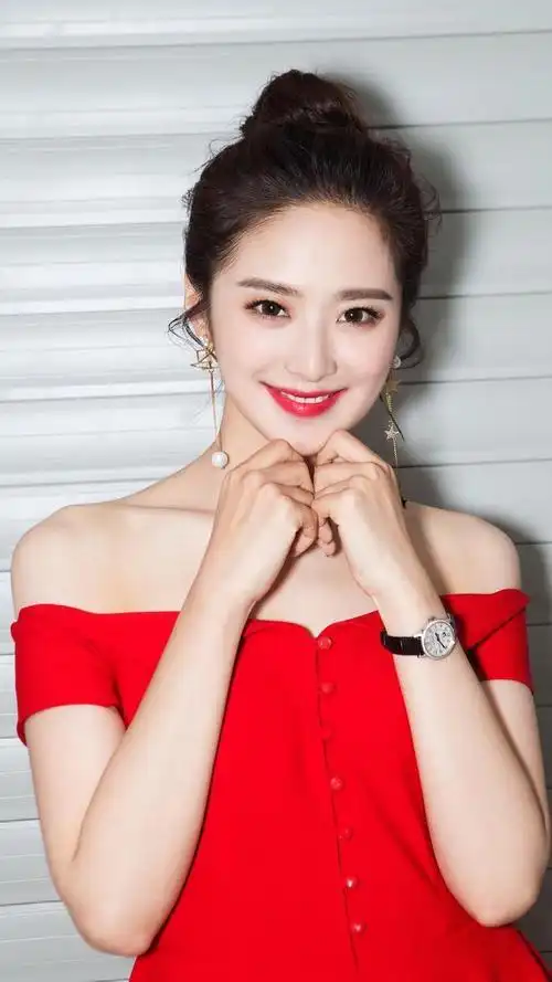 刘烨,湖南台主持人,优雅大方,美丽动人