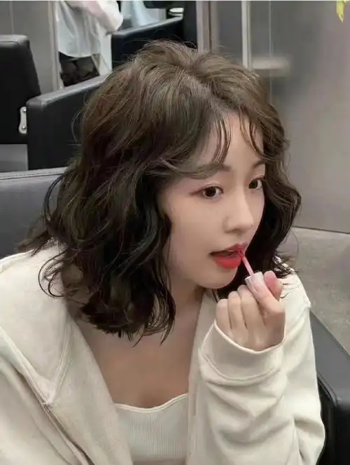 你要的齐肩卷发.美极了.