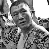 孙红雷拿刀霸气图片点击鼠标右键下载