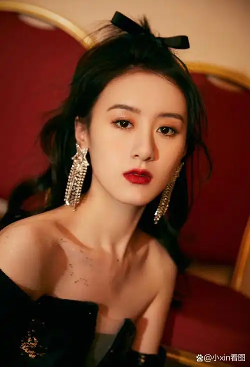 袁冰妍性感起来谁都扛不住,美艳绝伦,优雅迷人[鲜花][鲜花][鲜花]