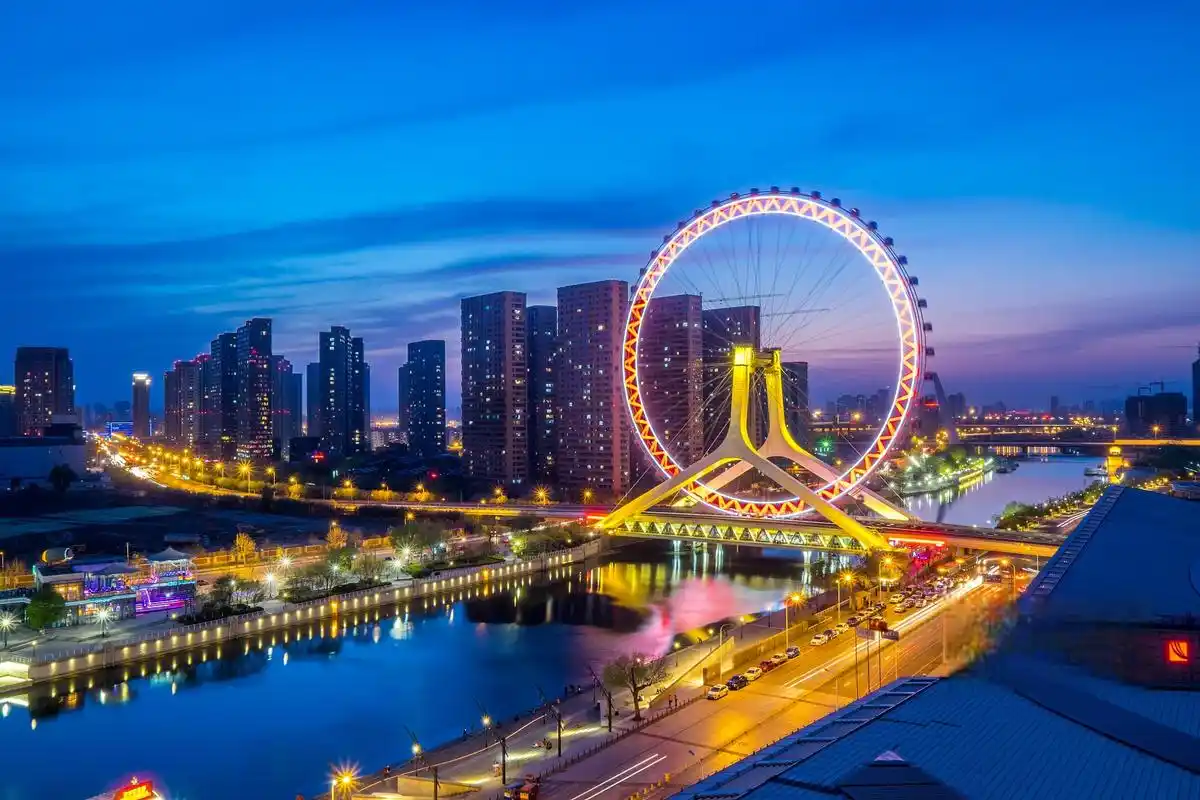 📸 天津,这座充满历史与文化底蕴的城市,不仅有独特的建筑和美食,更