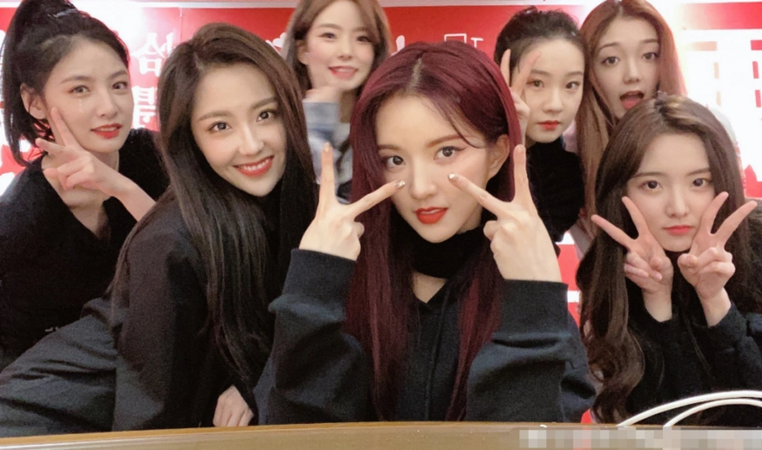 刘些宁生日硬糖少女全员更博发照片为她庆生唯独一人用团照