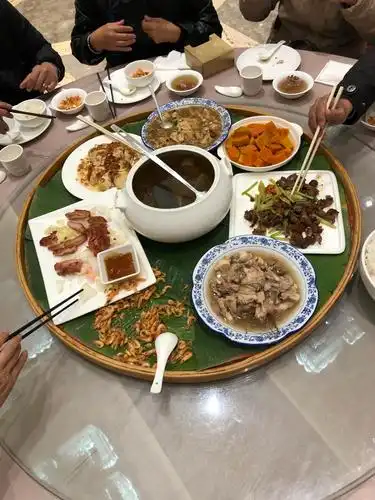 晚上在宾馆吃的簸箕宴