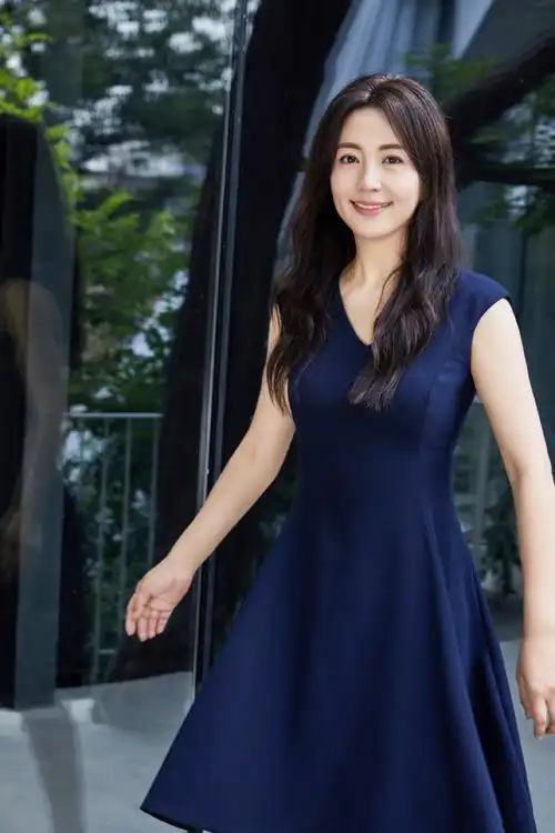 杨童舒气质优雅写真图片35