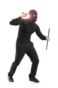 戴着面具抢劫的强盗抢劫犯戴头套窃取有价值的东西蒙面贼在盗窃前行动