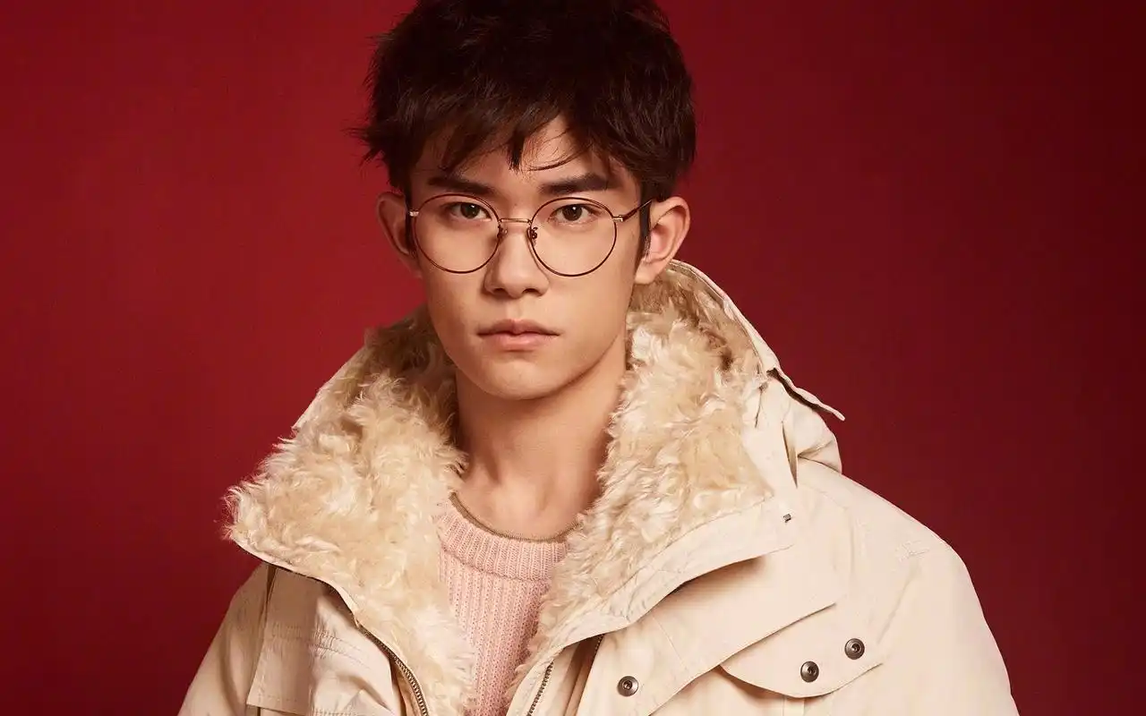 歌手,演员,写真,tfboys,易烊千玺,男性,壁纸易烊千玺帅气写真桌面壁纸