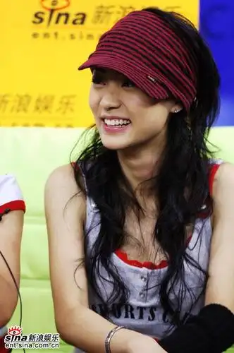 2006年6月24日星期六下午15:00,最新出炉的超女杭州3强选手reborn组合