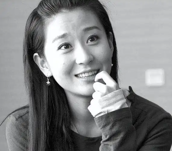 苗圃的婚姻状况(人间清醒苗圃嫁大19岁富豪老公生龙凤胎)(2)