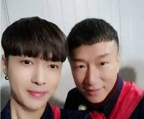 张艺兴转发恭喜_小朋友_小孩_事情