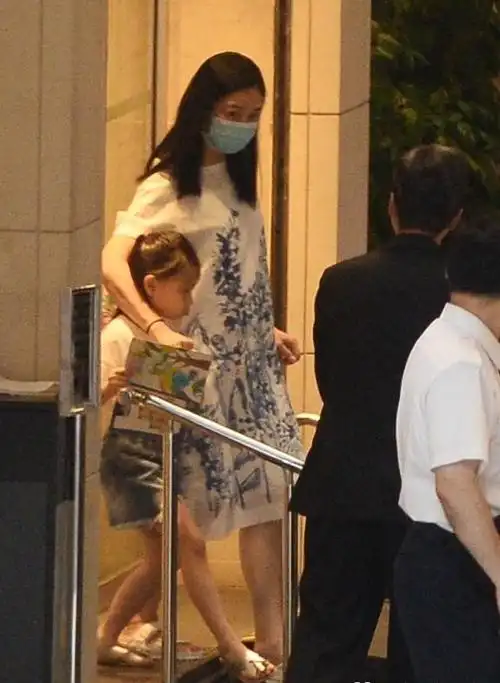 刘德华自曝停工期间陪女儿刘向蕙上网课,教她做作业被气得直骂人