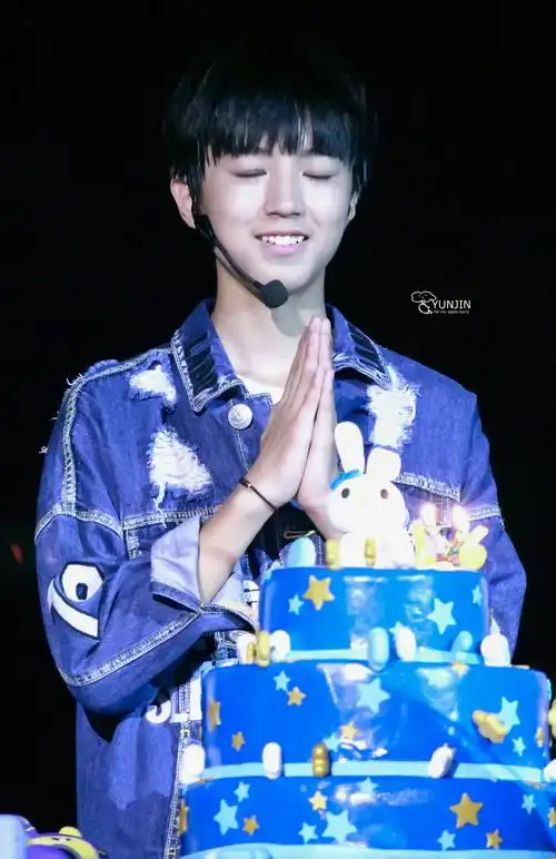 王俊凯# #tfboys王俊凯# #tfboys# 150919 王俊凯生日会 cr:kkkkkk