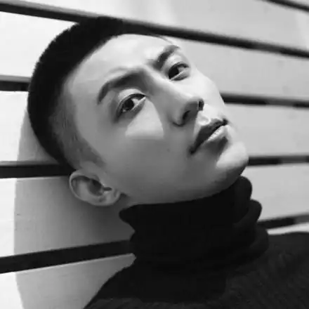 黄景瑜全新时尚大片寸头演绎别样魅力