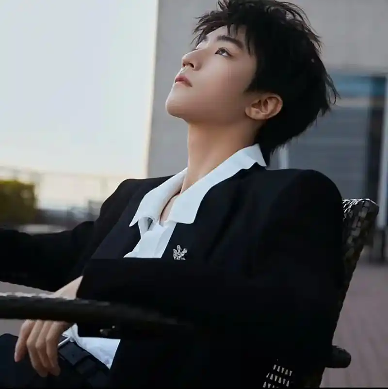 人生短短几个秋啊～老公怎么这么帅的呀#王俊凯让人心动的n个瞬 - 抖