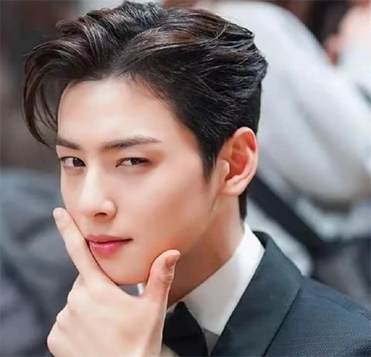 韩式男生三七分发型 年轻活力尽显帅气_韩式男发 - 美发站