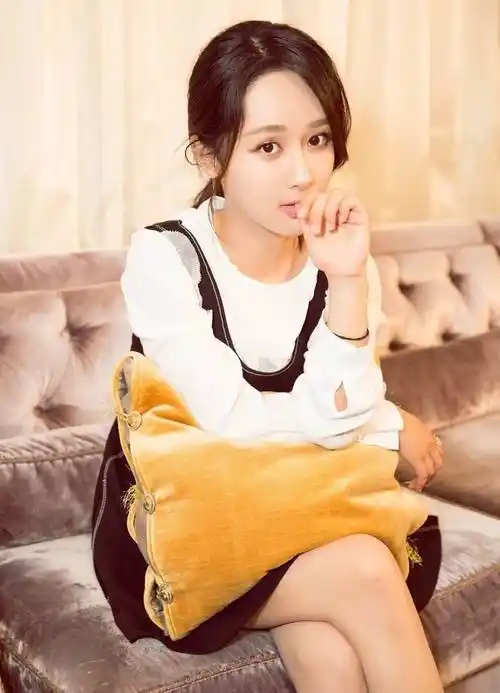 曾经在金鹰奖上格外卖力的杨紫粉丝之所以对华鼎奖的态度如此佛系,是